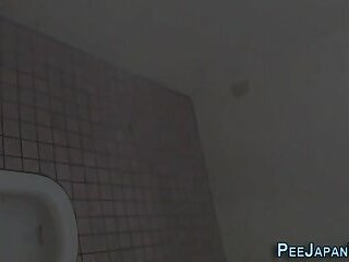 Asian ho pees for spycam